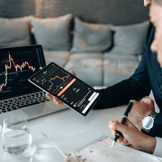 Kratuxil - Team von Kryptowährungsexperten